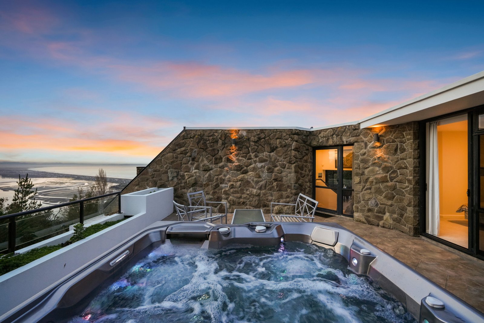 Luxury hillside home at Clifton, Christchurch, New Zealand